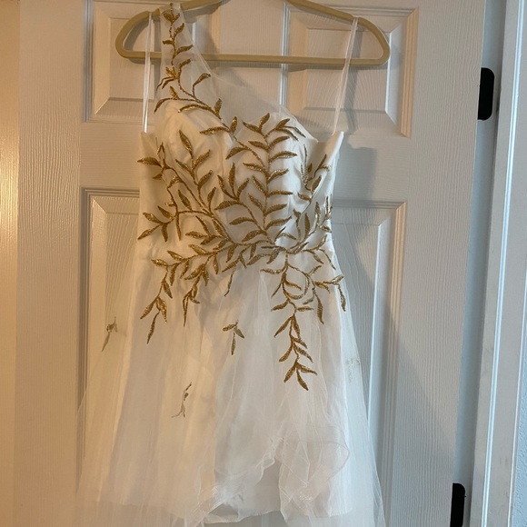 Wedding-  Fashion Nova-Large White/Gold Color. - Picture 2 of 6